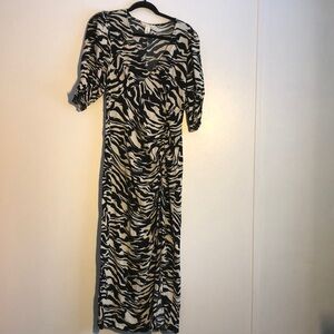 H&M Womens Size M Maxi Dress Side Slit Cinched Black White Animal Print
